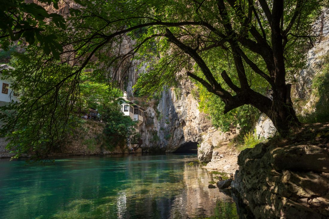 Klášter dervišů na březích řeky Buny v Blagaj.