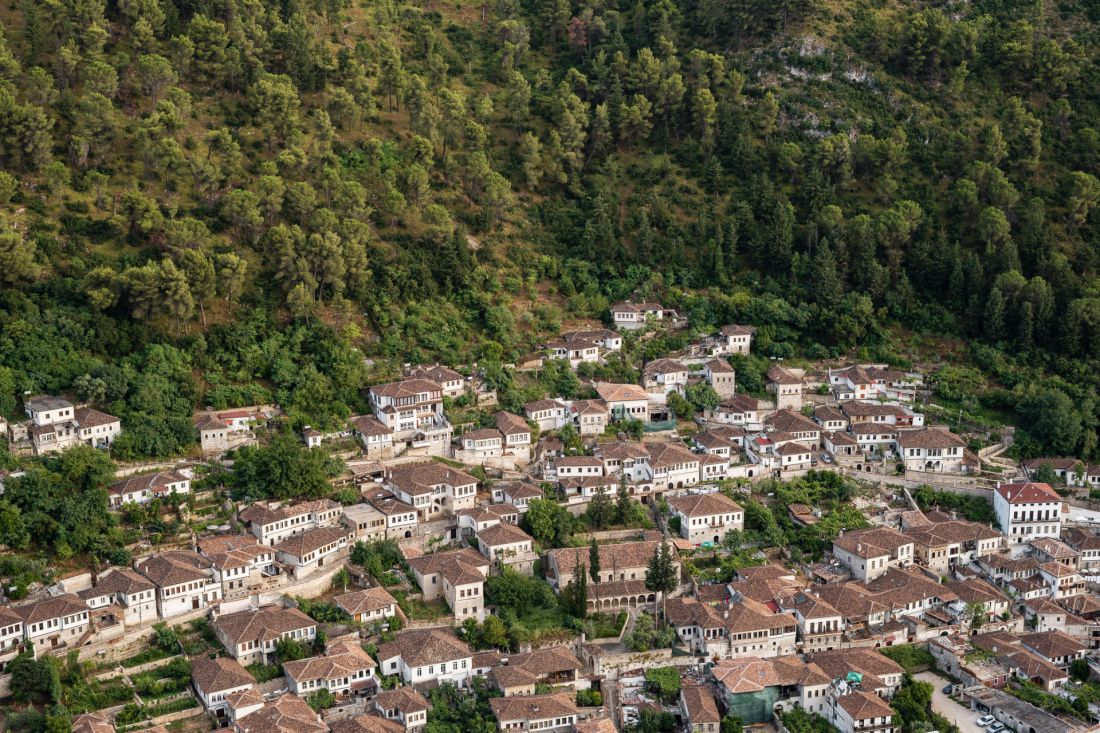 Gorica, druhá část Beratu, se nachází na druhém břehu řeky.