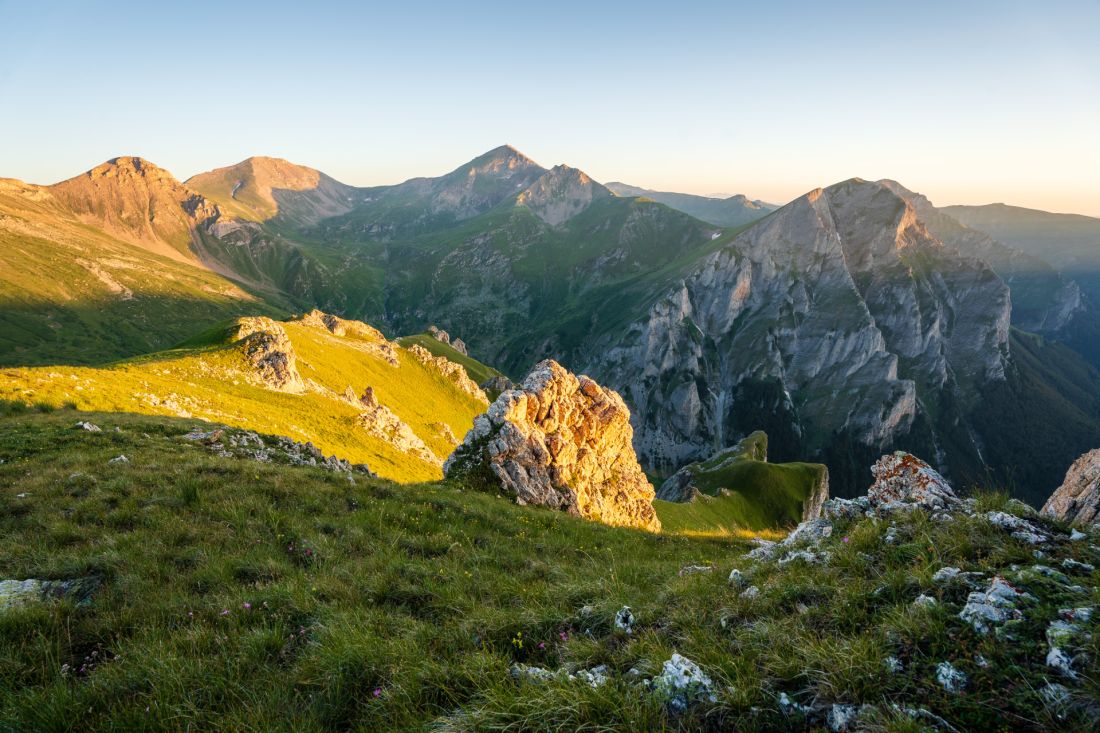 Titov Vrh z Platu ve večerním světle.